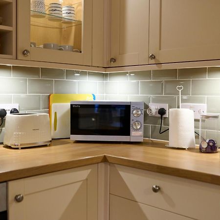 Charming 1Br Apartment Close To Centre With Free Parking オーバン エクステリア 写真
