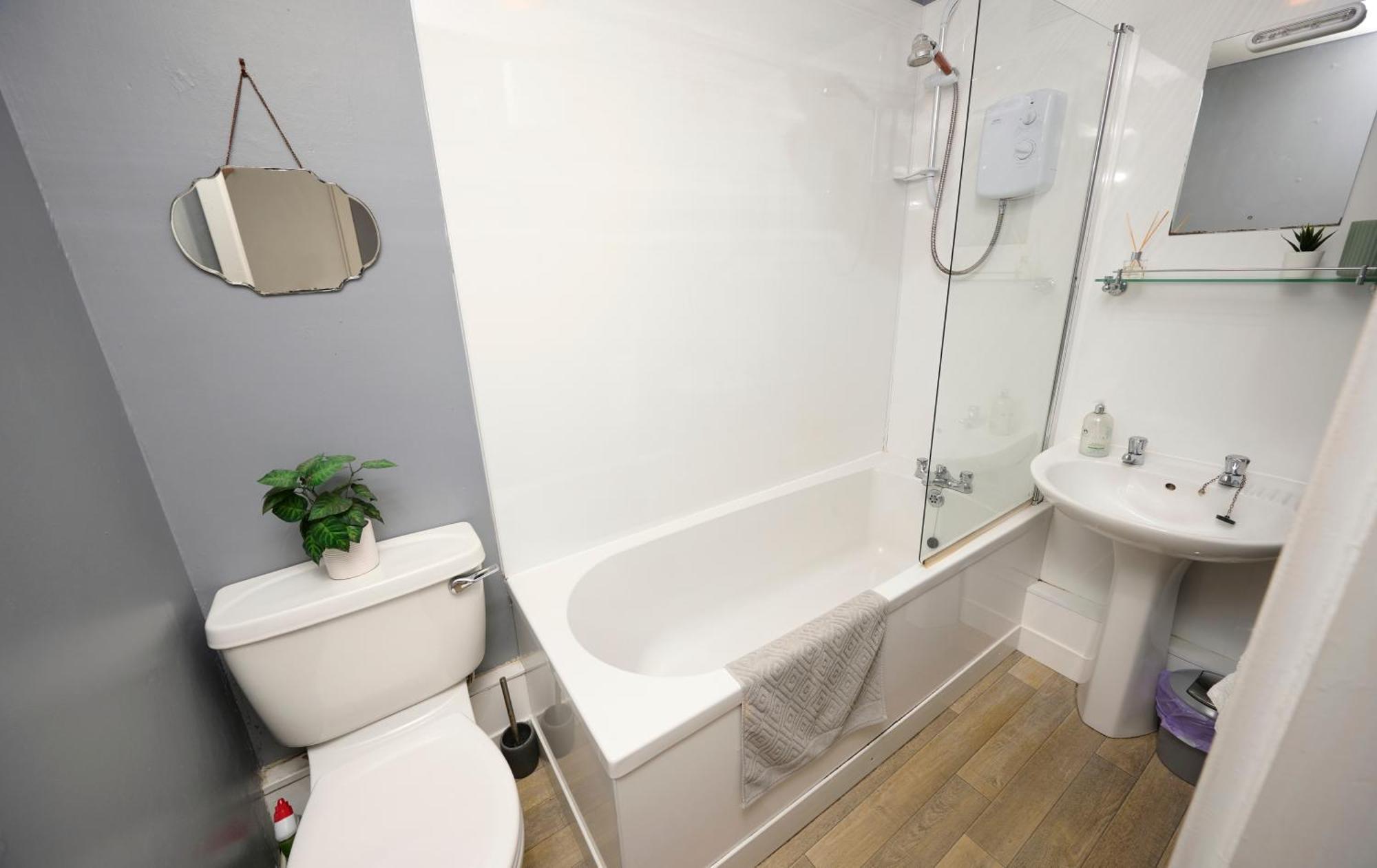 Charming 1Br Apartment Close To Centre With Free Parking オーバン エクステリア 写真