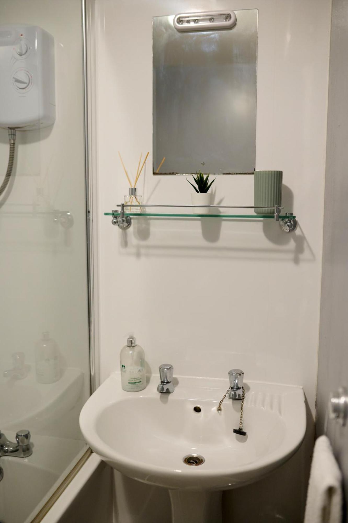 Charming 1Br Apartment Close To Centre With Free Parking オーバン エクステリア 写真